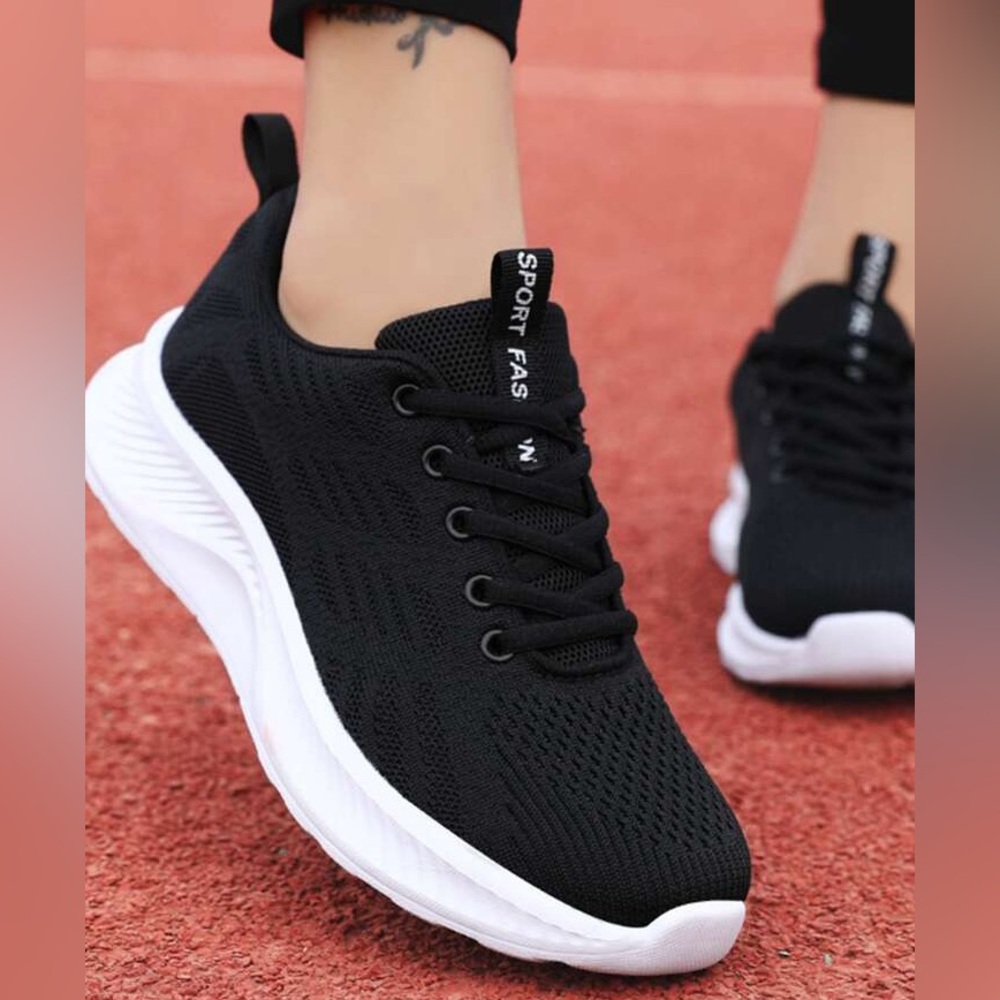 Women's Black Minimalist Lace-Up Road Running Shoes, US 6, EUR 36